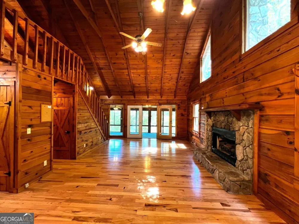 187 Tiffany LN Mineral Bluff, GA 30559