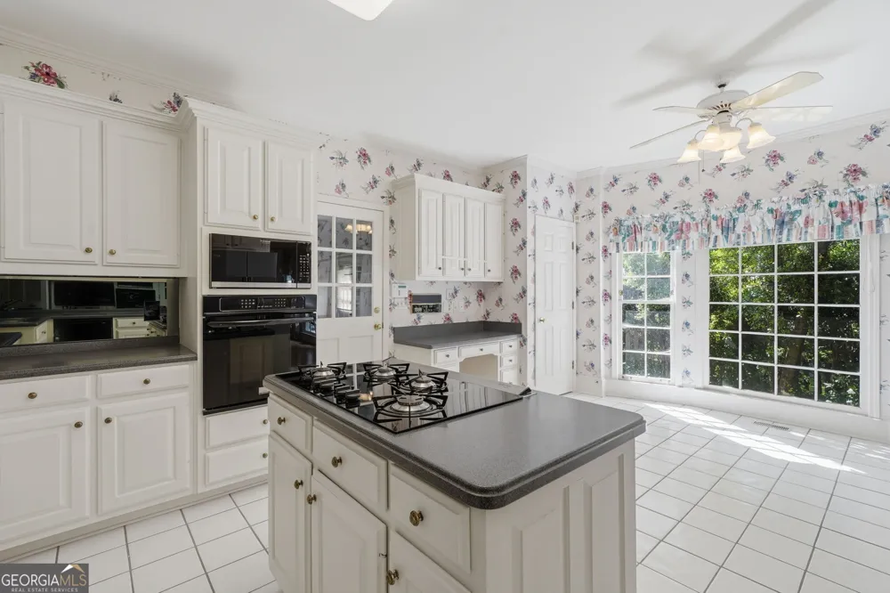 2285 Littlebrooke TRCE Dunwoody, GA 30338
