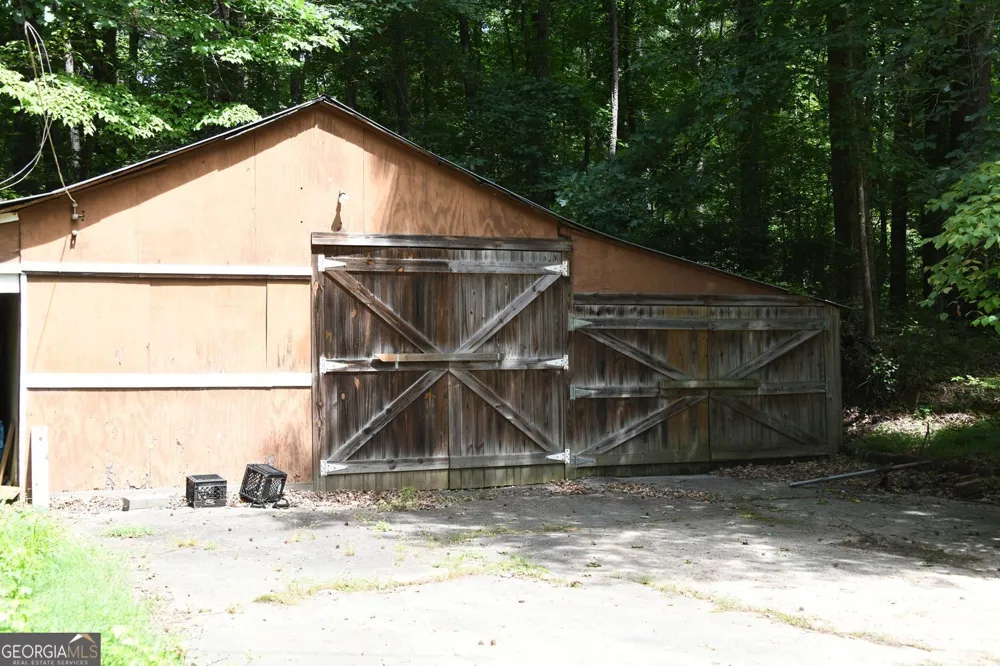 5435 Hearn RD Ellenwood, GA 30294