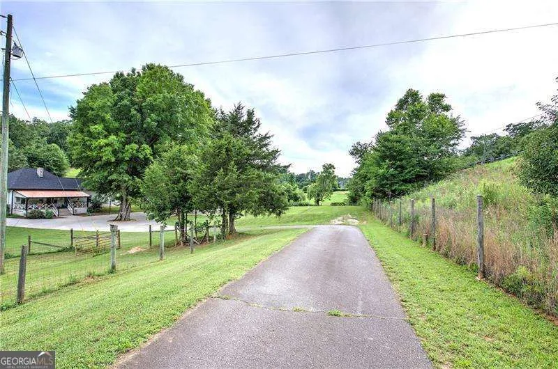 182 Henry Mack Hill RD Rydal, GA 30171