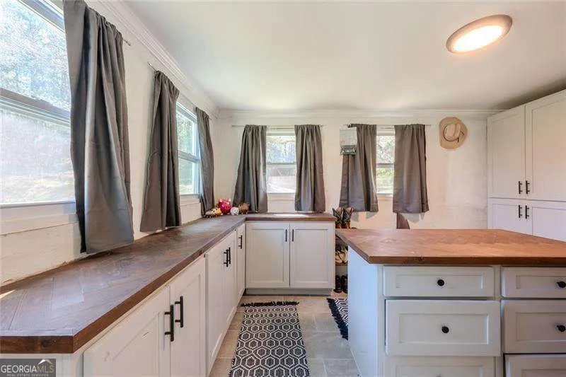 182 Henry Mack Hill RD Rydal, GA 30171