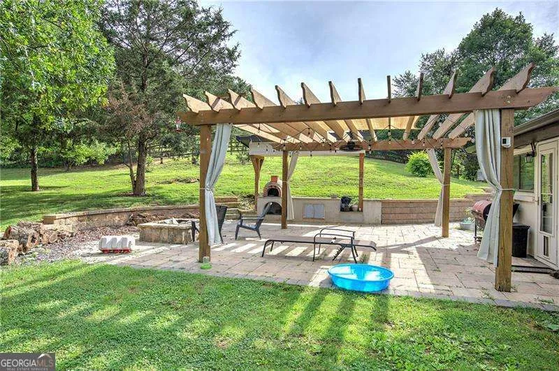 182 Henry Mack Hill RD Rydal, GA 30171