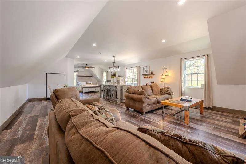 182 Henry Mack Hill RD Rydal, GA 30171