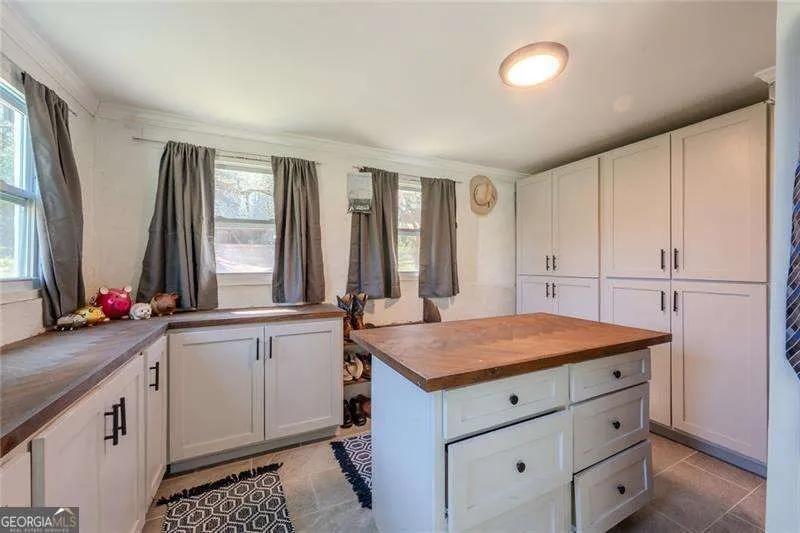 182 Henry Mack Hill RD Rydal, GA 30171