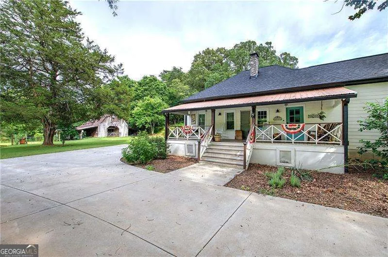 182 Henry Mack Hill RD Rydal, GA 30171