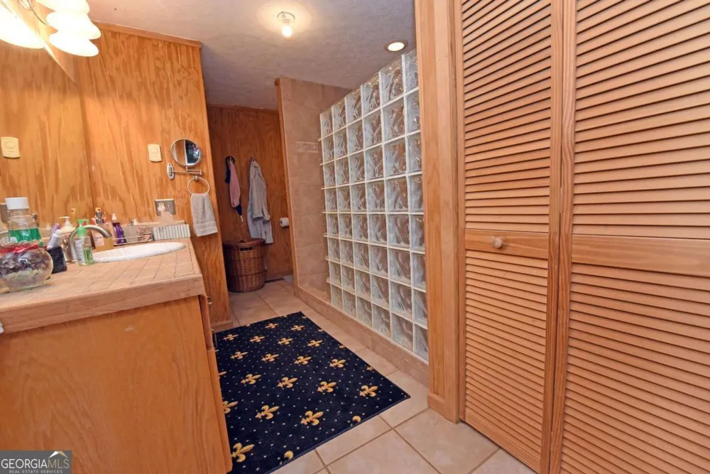 742 Hillcrest DR McCaysville, GA 30555