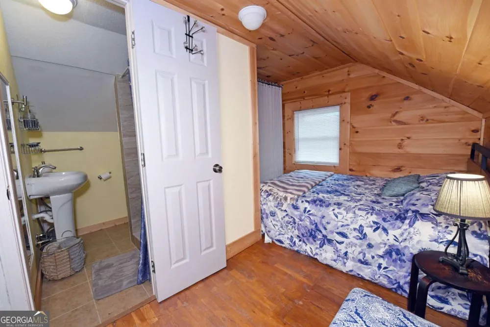 742 Hillcrest DR McCaysville, GA 30555