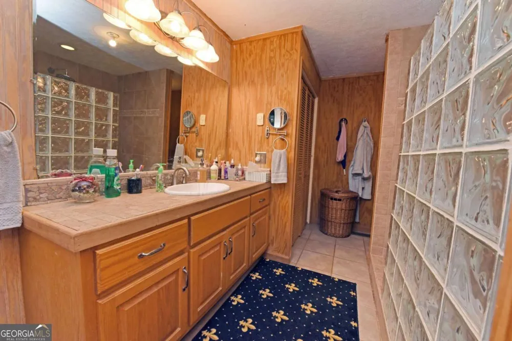 742 Hillcrest DR McCaysville, GA 30555
