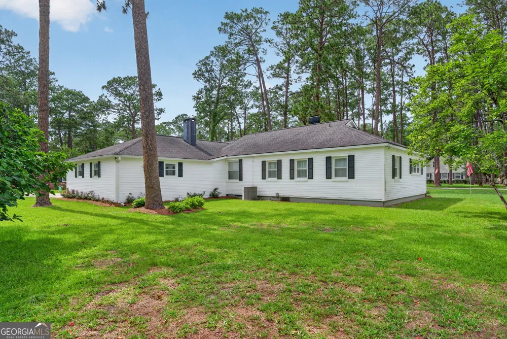 808 Seminole TRL Waycross, GA 31501