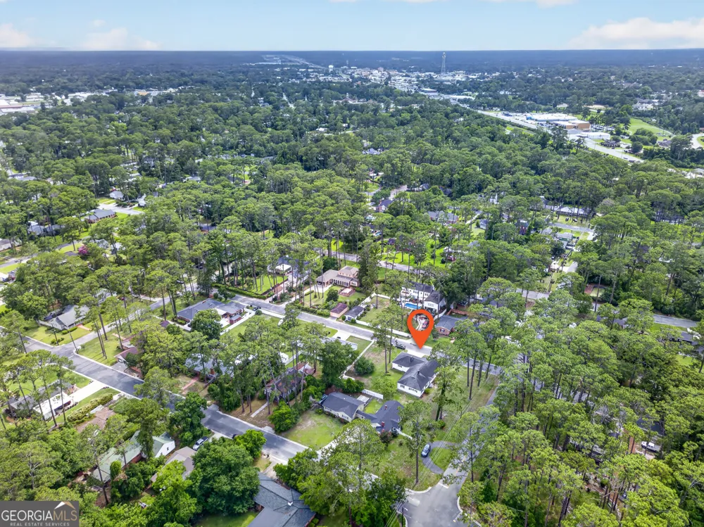 808 Seminole TRL Waycross, GA 31501
