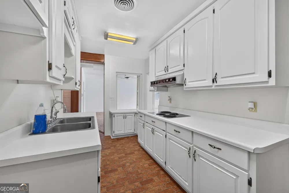 808 Seminole TRL Waycross, GA 31501
