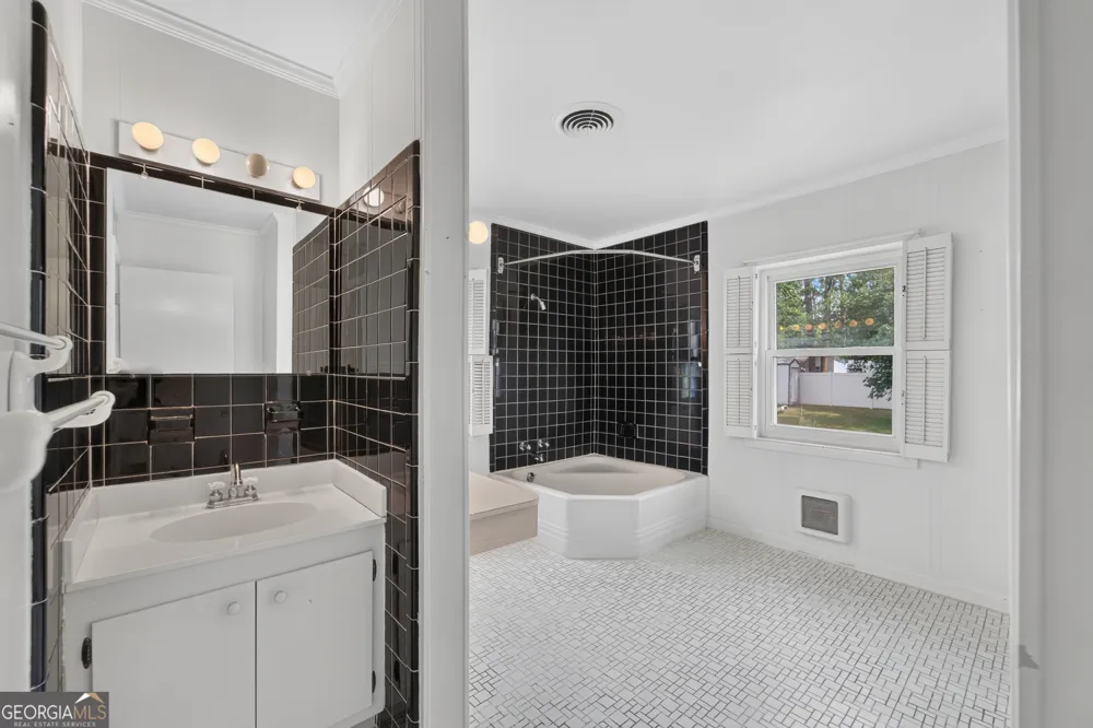 808 Seminole TRL Waycross, GA 31501