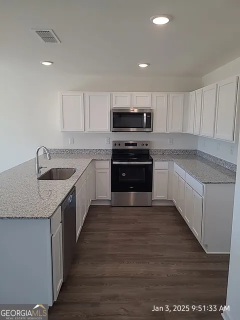 1033 Clifton CT