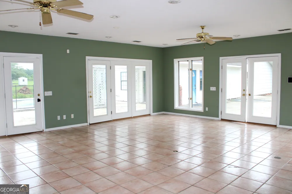 338 Lakeview DR Baxley, GA 31513