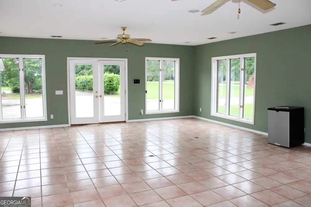338 Lakeview DR Baxley, GA 31513