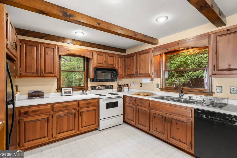 614 Charmont DR Tiger, GA 30576