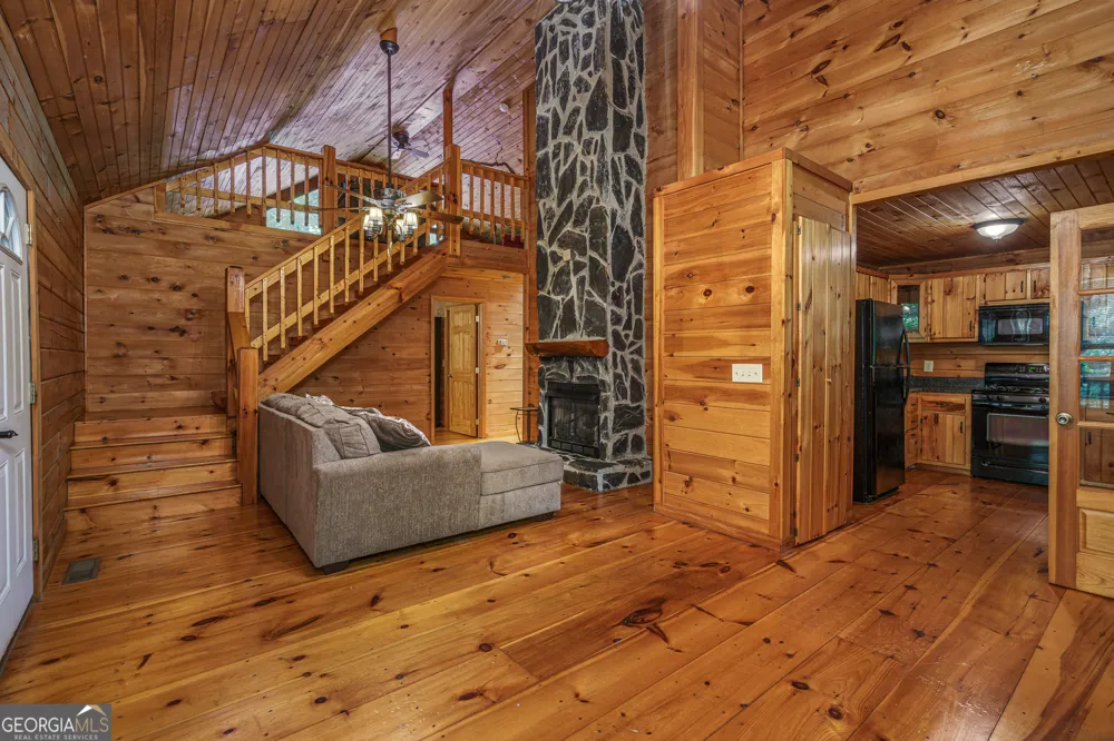 211 Red Oak Forest LN Murphy, NC 28906