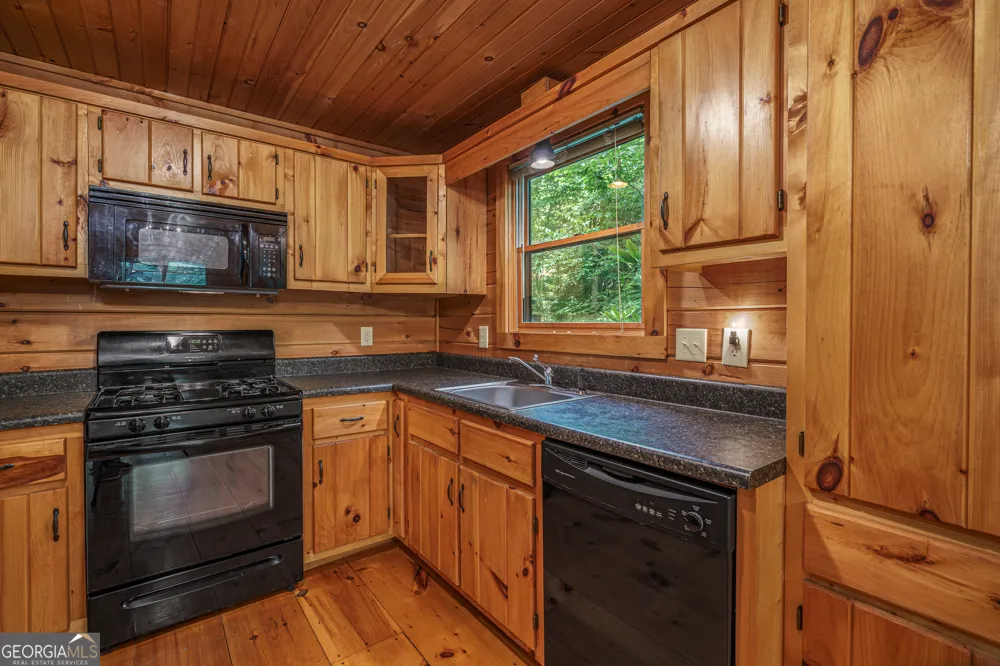 211 Red Oak Forest LN Murphy, NC 28906