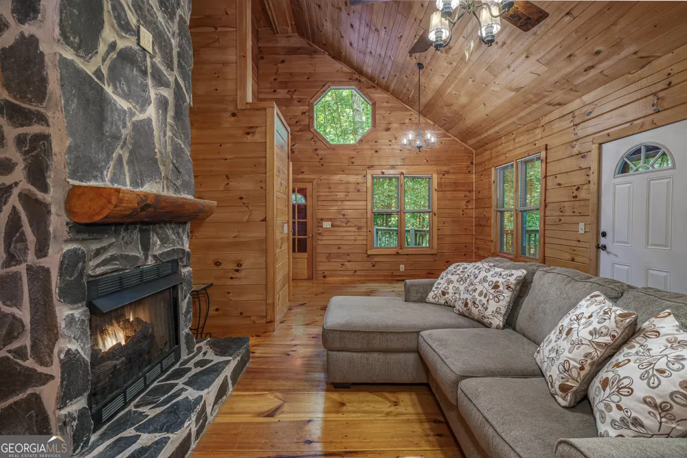 211 Red Oak Forest LN Murphy, NC 28906