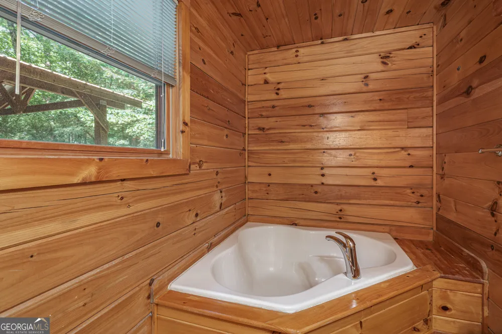 211 Red Oak Forest LN Murphy, NC 28906