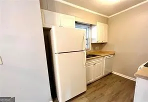 136 Old Ferry WAY Roswell, GA 30076