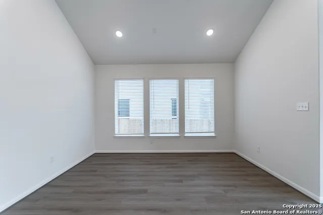162 Ednie Ln Mico, TX 78066