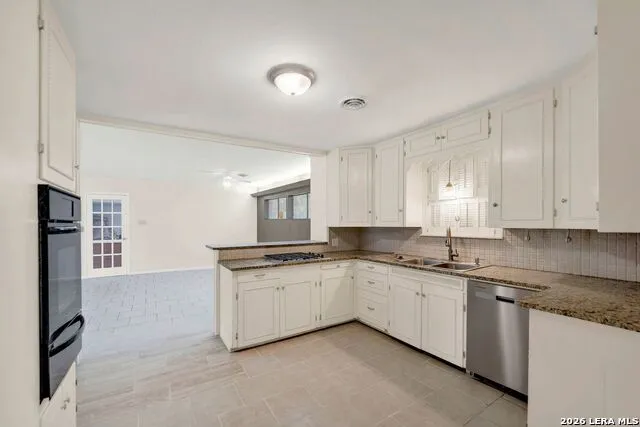 801 26TH ST Hondo, TX 78861