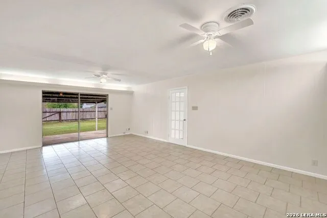 801 26TH ST Hondo, TX 78861