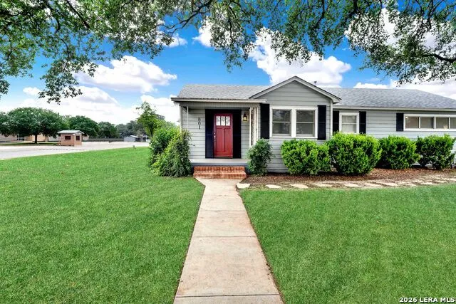 801 26TH ST Hondo, TX 78861