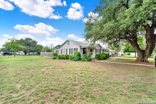 801 26TH ST Hondo, TX 78861