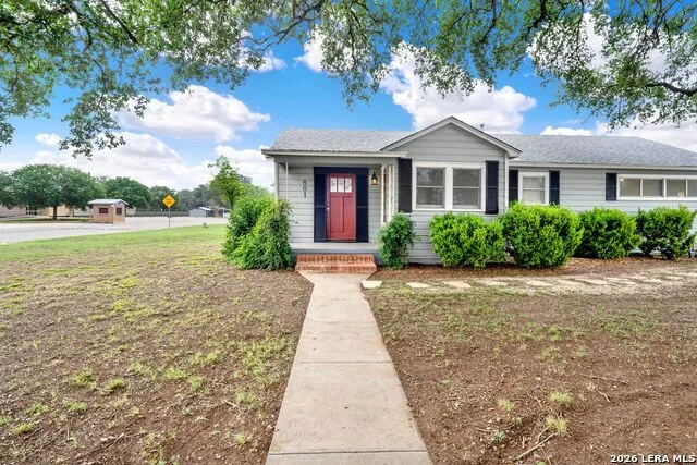 801 26TH ST Hondo, TX 78861