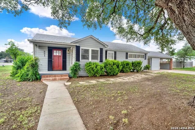 801 26TH ST Hondo, TX 78861
