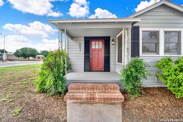 801 26TH ST Hondo, TX 78861