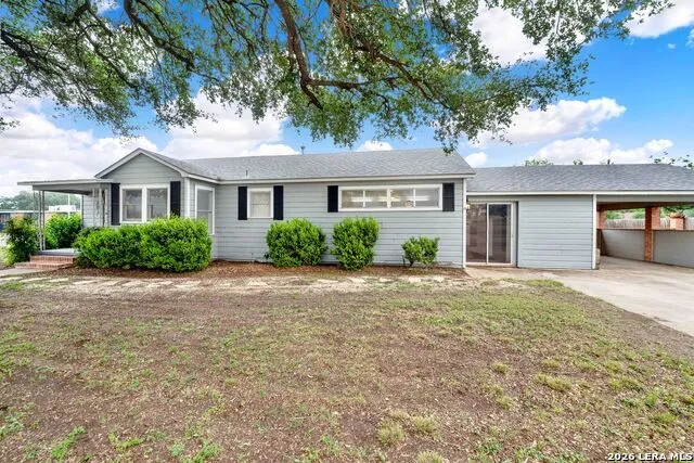 801 26TH ST Hondo, TX 78861