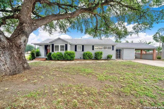 801 26TH ST Hondo, TX 78861