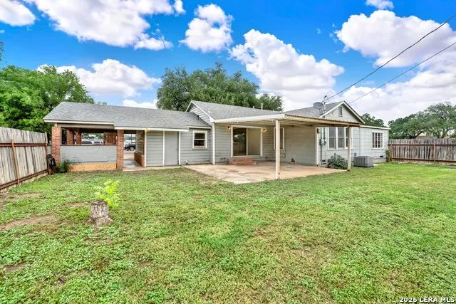 801 26TH ST Hondo, TX 78861