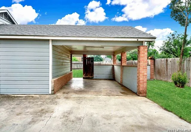 801 26TH ST Hondo, TX 78861