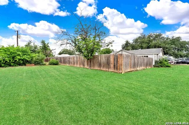 801 26TH ST Hondo, TX 78861