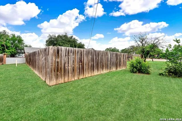 801 26TH ST Hondo, TX 78861