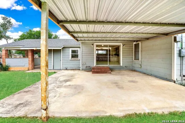 801 26TH ST Hondo, TX 78861