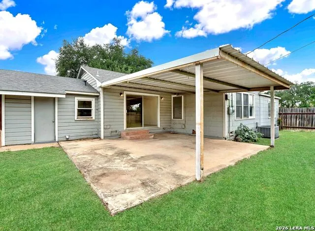 801 26TH ST Hondo, TX 78861