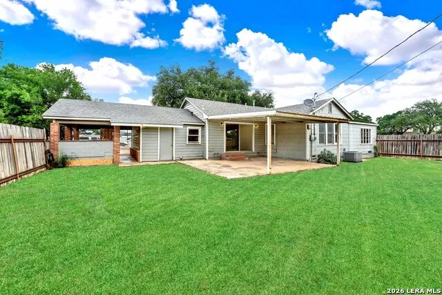 801 26TH ST Hondo, TX 78861