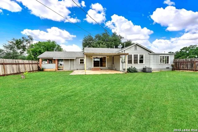 801 26TH ST Hondo, TX 78861