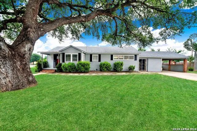 801 26TH ST Hondo, TX 78861
