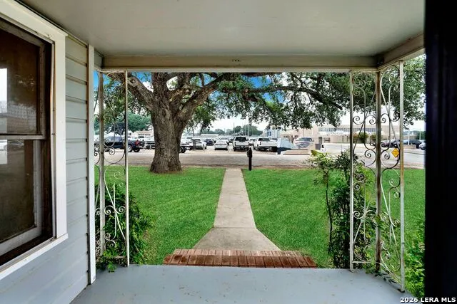 801 26TH ST Hondo, TX 78861