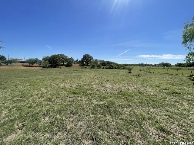 10306 FM 1681 Nixon, TX 78140