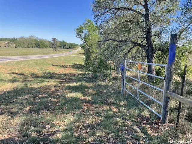 10306 FM 1681 Nixon, TX 78140
