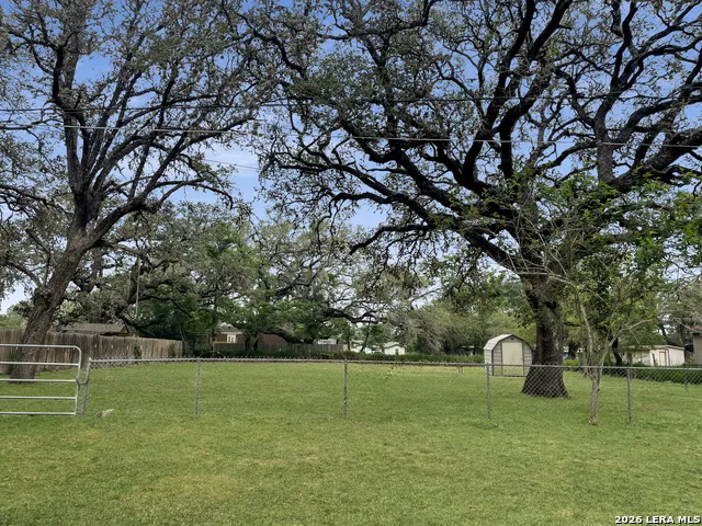 822 Market St Pleasanton, TX 78064