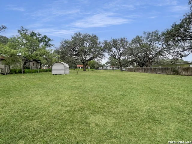 822 Market St Pleasanton, TX 78064