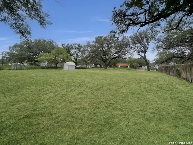 822 Market St Pleasanton, TX 78064